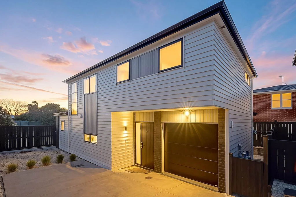 Te Atatu Peninsula 4chambre Walk to the Waterfront  Sun-Filled Comfort
