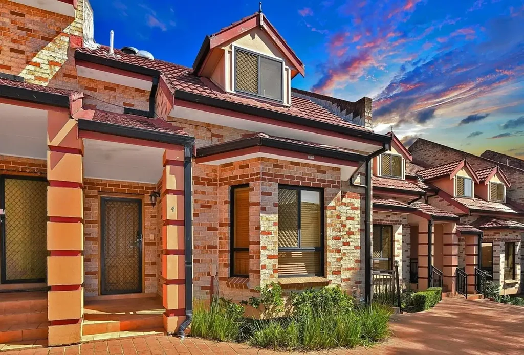 3 Bedroom Townhouse Set in a Secure Gated Complex
