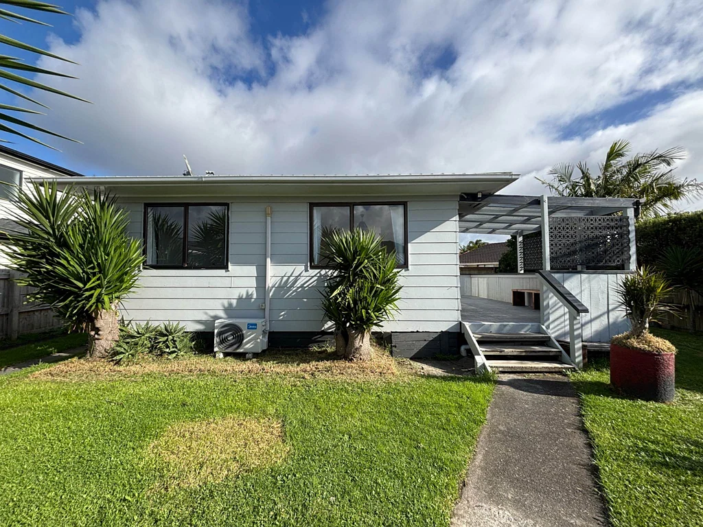 Quiet Living, Steps from the Local Shops – 2 B...