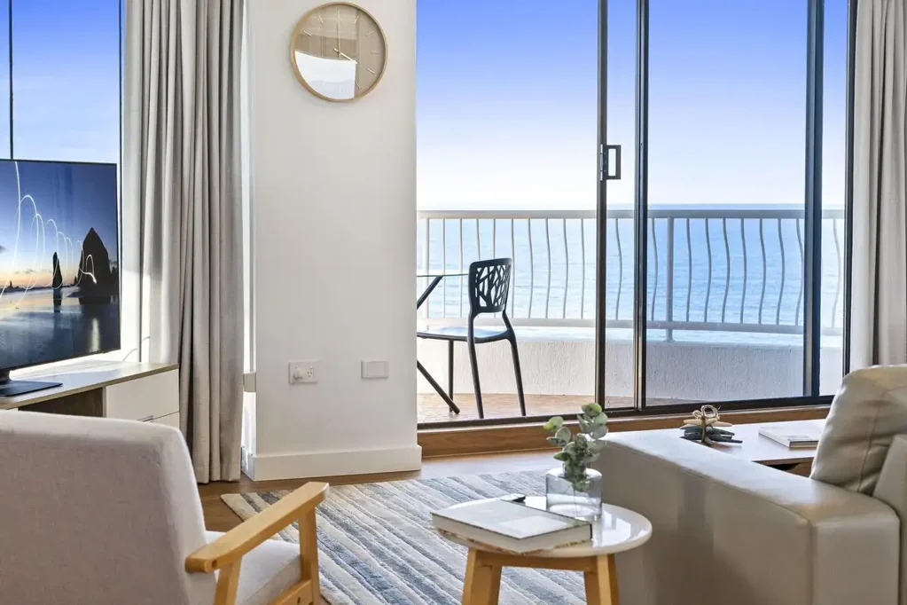 Surfers Paradise 2房  Rare 'A' Type Opportunity – Iconic Views, Premium Position & Exceptional Lifestyle