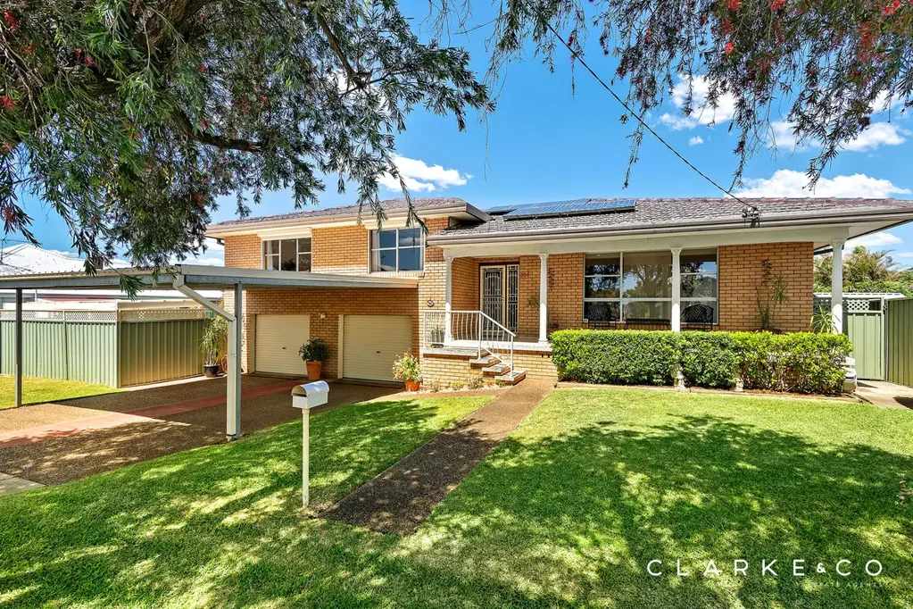 East Maitland 4Kwarto A SPACIOUS TRI-LEVEL FAMILY HOME IN A PRIME EAST MAITLAND LOCATION!