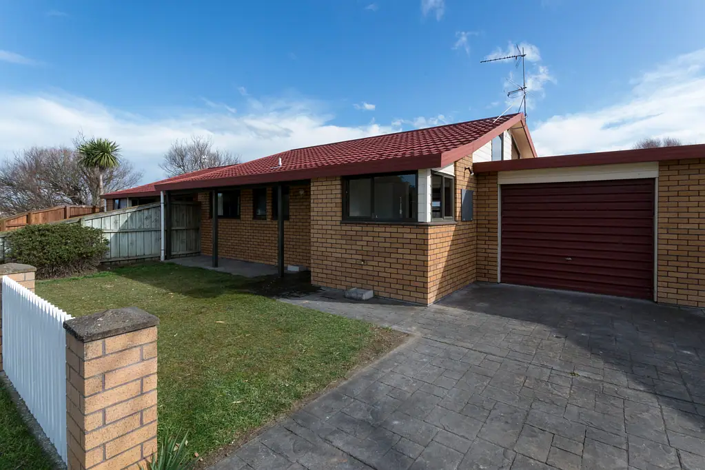 Waikuku Beach 2 Bedroom Modern Coastal Townhouse in Prime Location