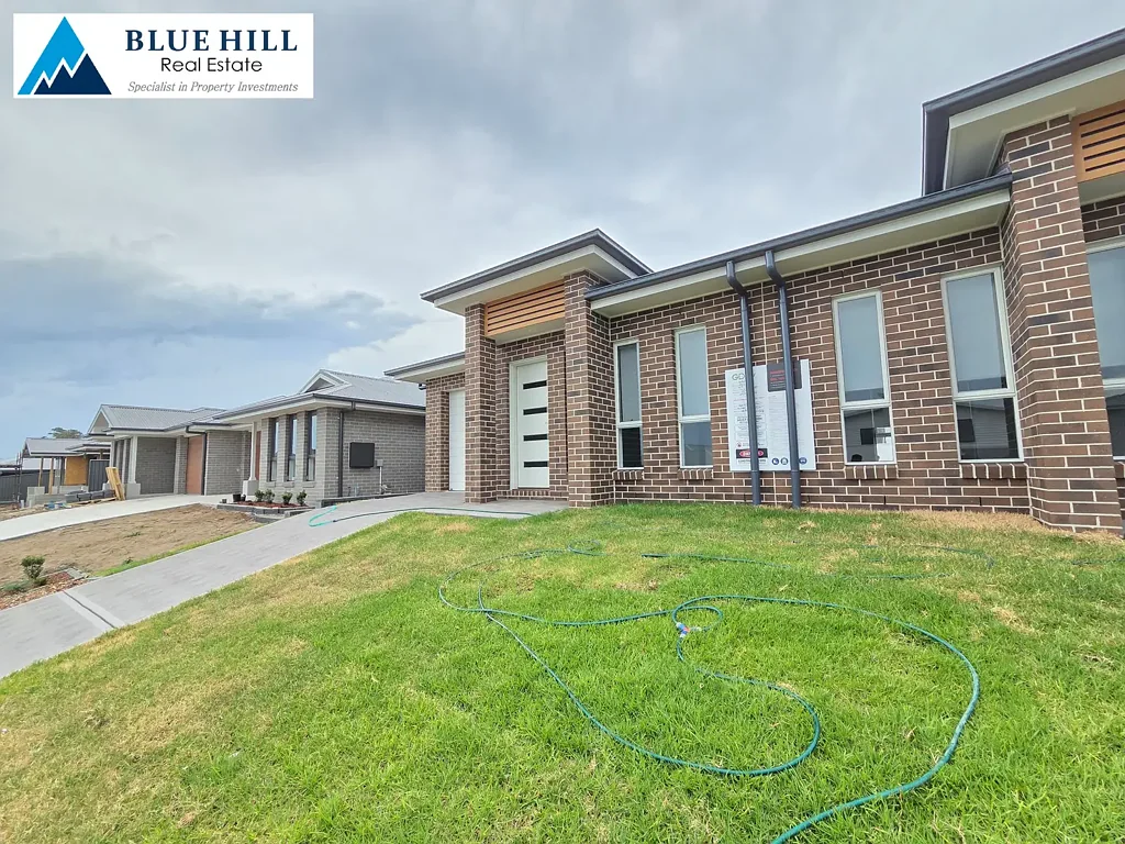 BRAND NEW 4 BEDROOM HOUSE FOR LEASE