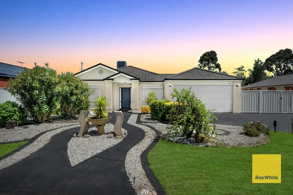 7 Hinchinbrook Close, Caroline Springs, VIC 3023