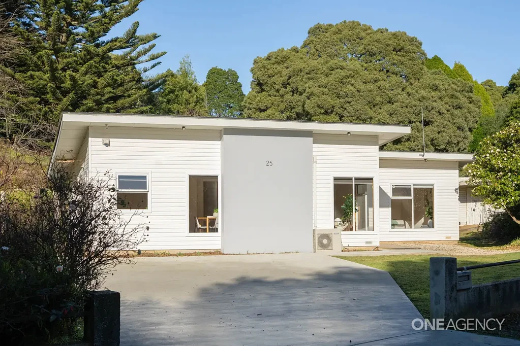 Upper Burnie 3 Slaapkamer Open Home Wed 5th Aug 5:00pm - 5:30pm & Sat 8th Aug 10:30am - 11:00am