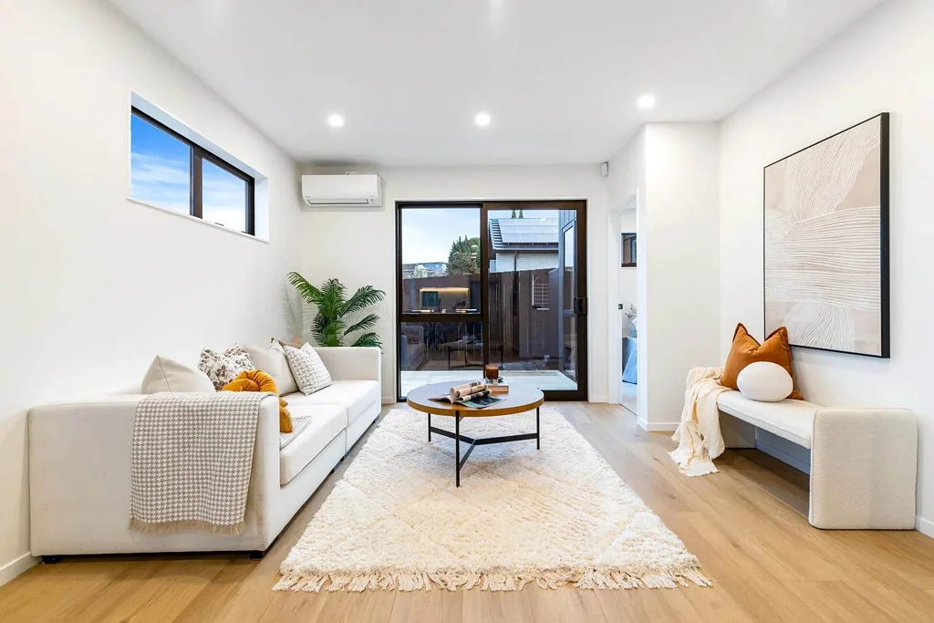 Brand New 4 bedrooms house in Botany Downs