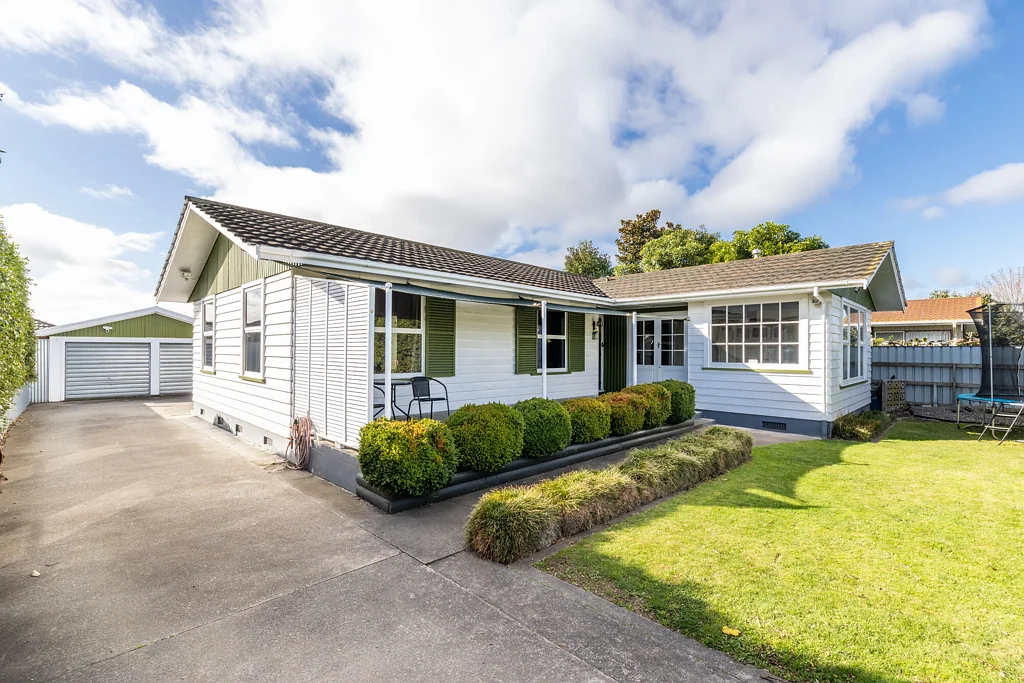 Frimley 3房  Solid, Sunny Living in Sought-After Frimley