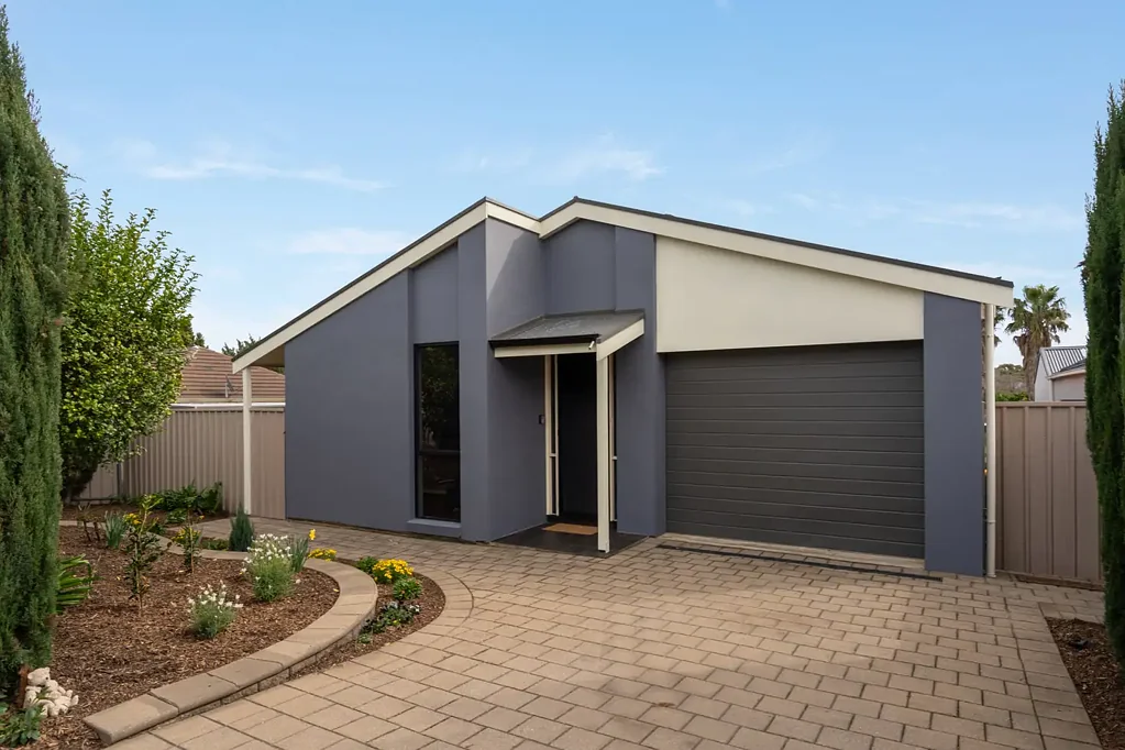 Dover Gardens 4房  Spacious Family Living with Exceptional Indoor-Outdoor Appeal.