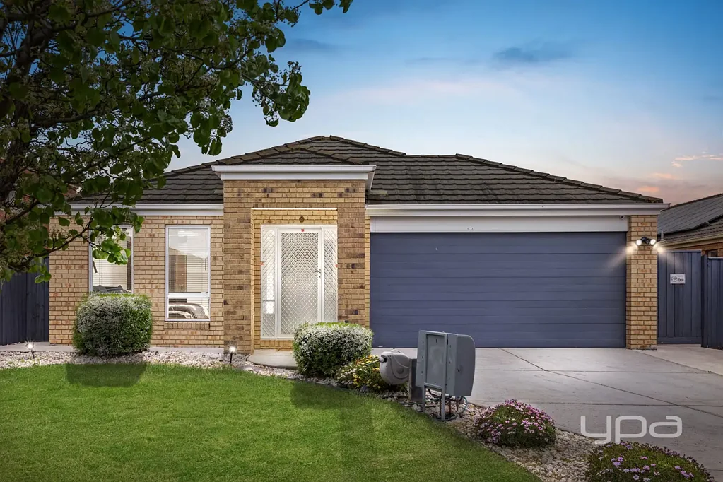 Point Cook 4房 Alamanda学区房 471㎡宽敞地块 单层设计 高天花板 开放式布局 主厨厨房 步行便利设施 生活方式物业 A Home That Combines Lifestyle, Location, and Comfort in Alamanda School Zone.