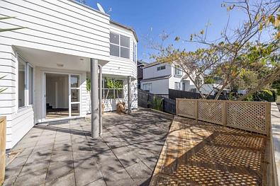 Remuera 3બેડરૂમ Elevated, Sun-Soaked Home in Prime Remuera