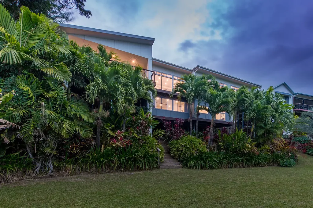 Cannonvale 4ਬੈੱਡਰੂਮ UNDER CONTRACT by Mark Beale & Jeremiah Roberts - Designer Home With Panoramic Ocean Views
