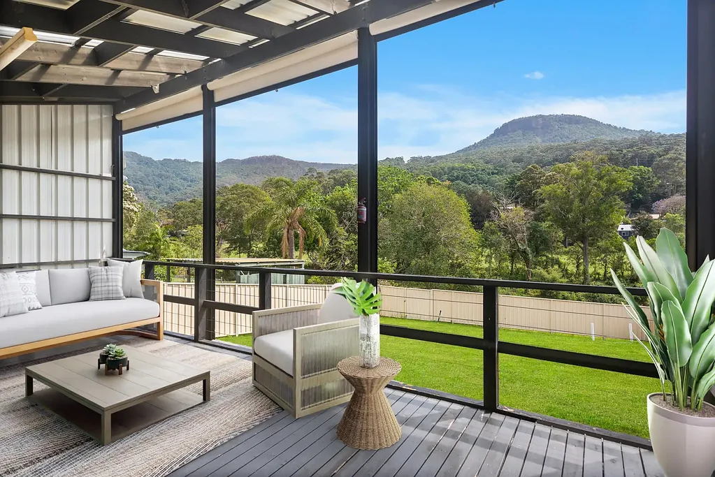 Charming Figtree Home Overlooking Mount Keira