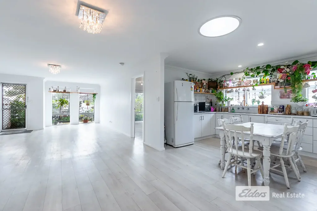 Centennial Park 3Moenga Light-Filled Living in a Central Setting