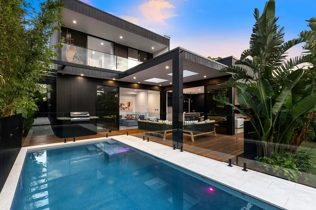 Caringbah South 5ห้องนอน Architectural Family Home