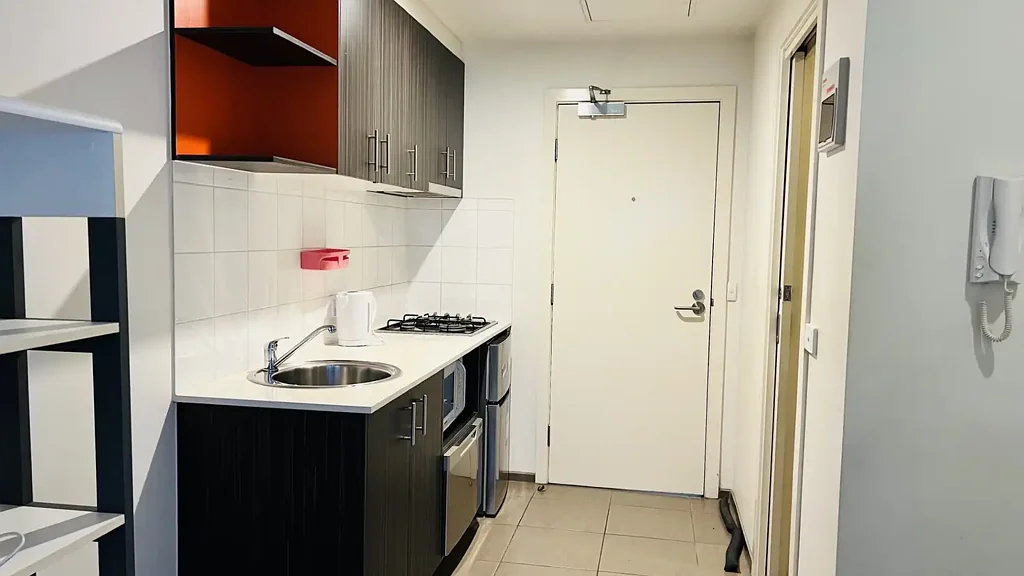 **STRICTLY FOR STUDENTS ONLY** - GAS INCLUDED IN RENT!!