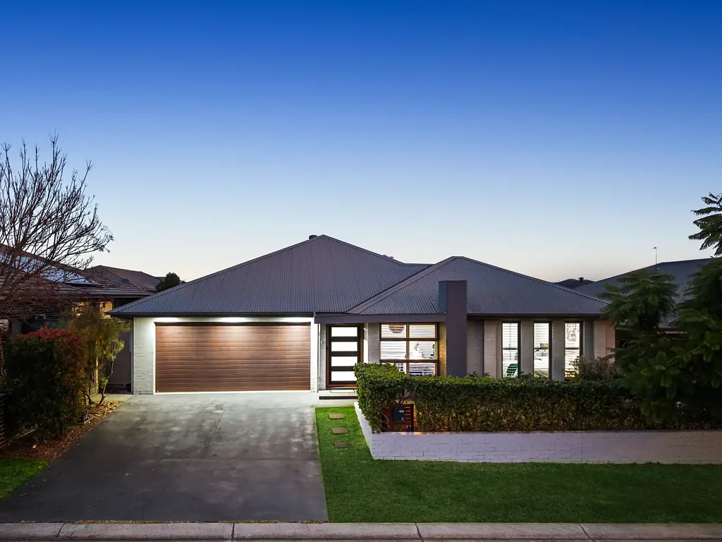 Spring Farm 4Zimmer Spacious Family Living in a Prime Riverside Precinct Location