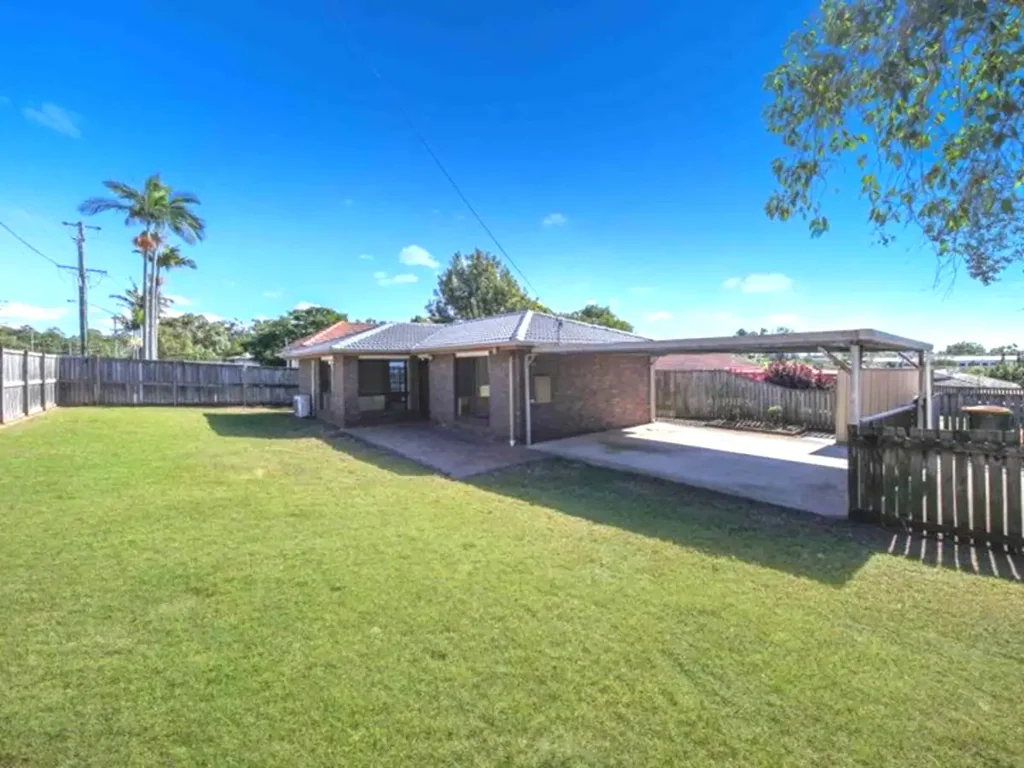 3 bedroom lowset - large yard
