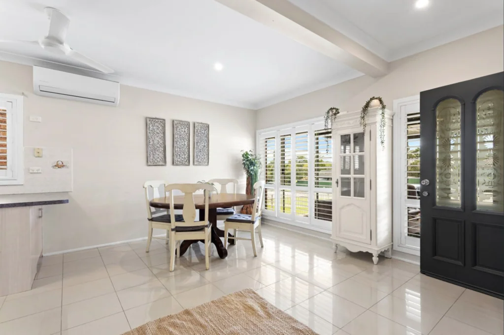 Spacious 1 Bedroom Flat - Great Location!