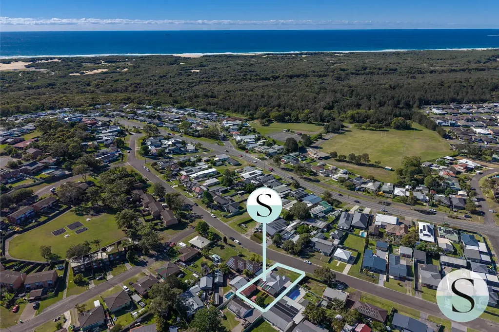 Belmont North 3房  Big Value So Close To Redhead Beach, Single Level Home & Large Flat Block, 20m+ Frontage, Dual Side Access, Renovated Kitchen & Living