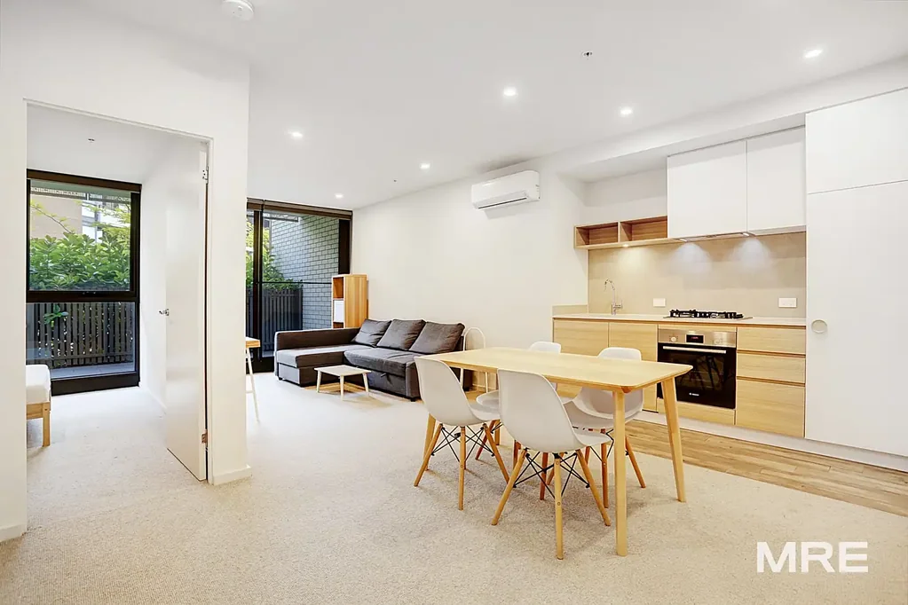 Fully furnished immaculate apartment with luxury facilities