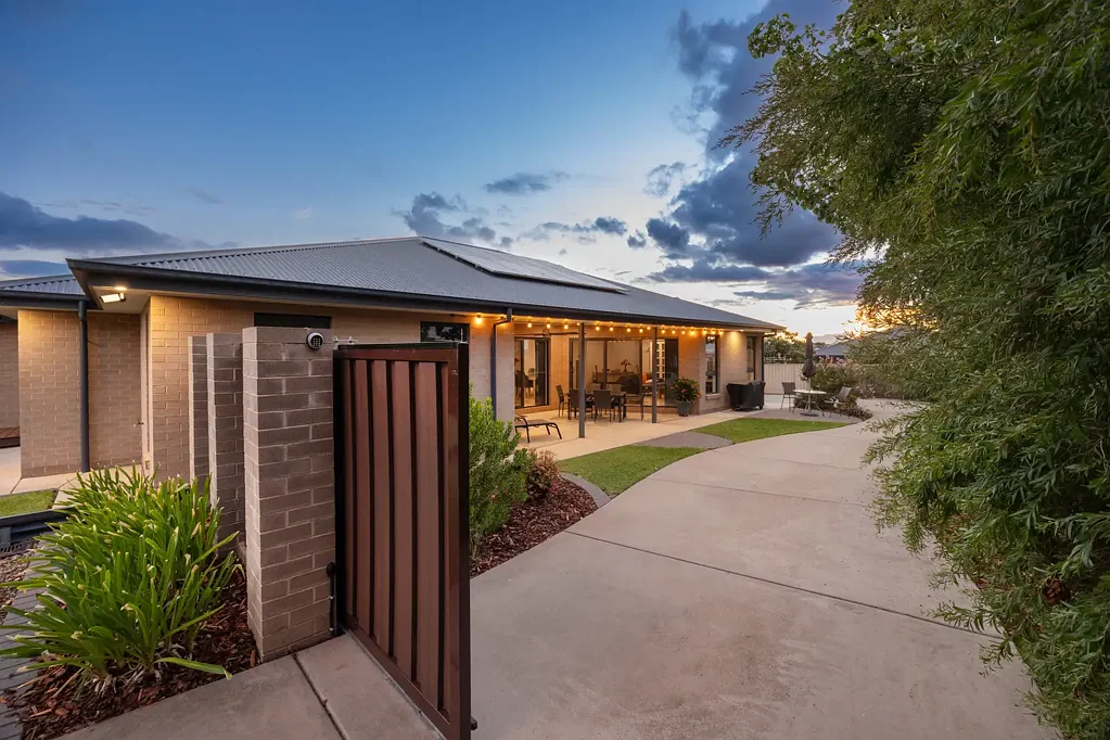 26 Paradise Drive, Gobbagombalin, NSW 2650