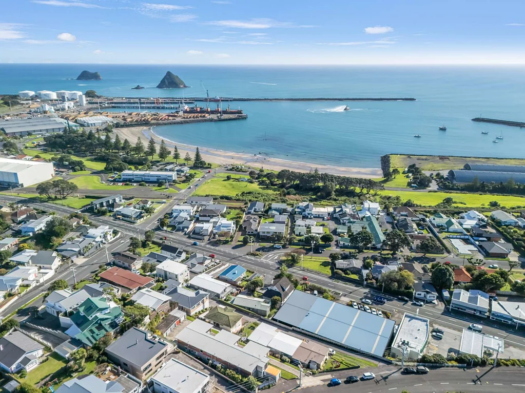 Moturoa 2 Bedroom Modernised unit with seaviews