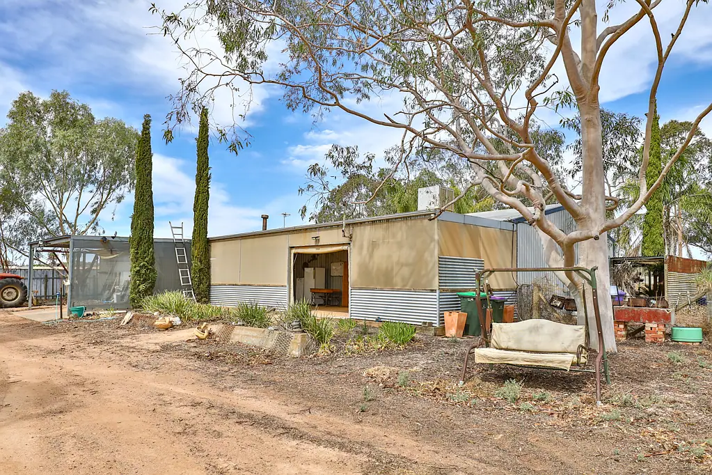 Merbein 2ห้องนอน Income producing property in a beautiful rural setting.