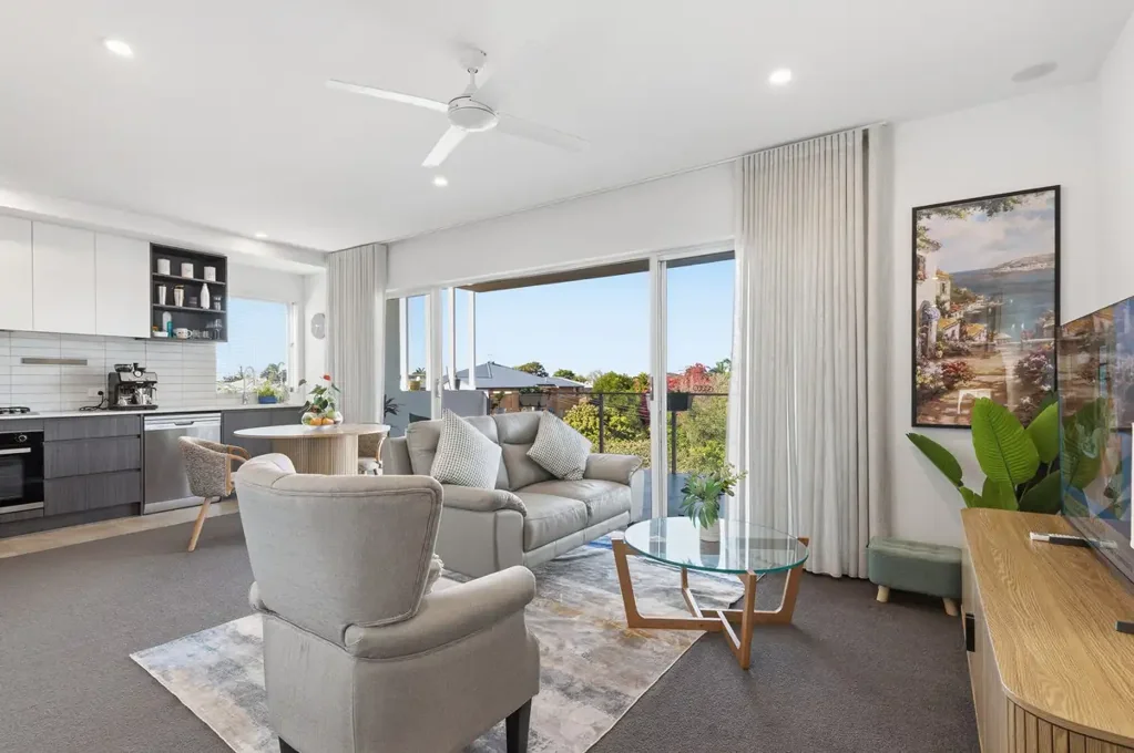 Chermside 2ਬੈੱਡਰੂਮ Just 2 years Young - Massive Balcony with City Glimpses