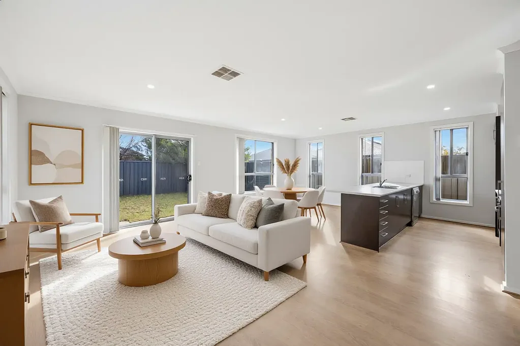 Evanston Gardens 3Kwarto Move-In Ready Three-Bedroom Home with Modern Street Appeal