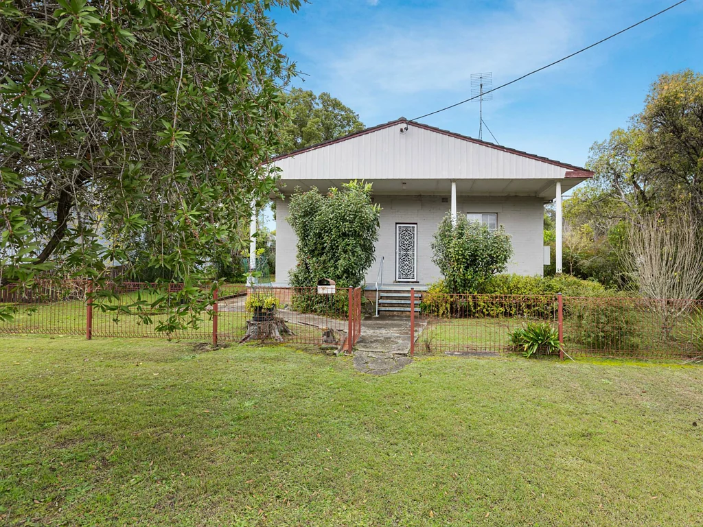 Cessnock 3침실 Rare Corner Block Opportunity — R3 Zoned, Subdivision Potential (STCA)