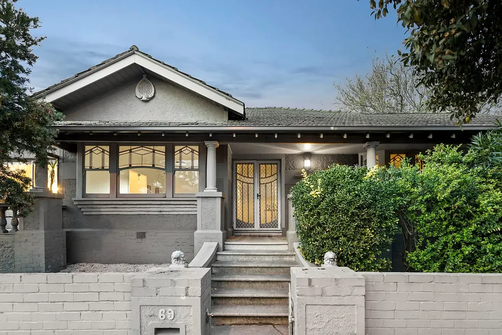 Elwood 3 Bedroom A Golden Mile Bungalow Beauty  with Bay Glimpses