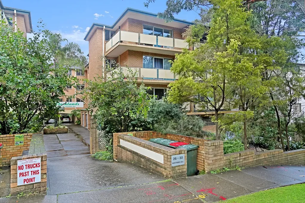 Well-presented 2-bedroom apartment in peaceful Lane Cove location