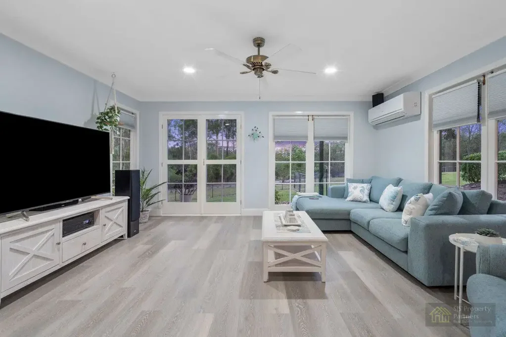 Tamborine 4Kwarto Acreage Lifestyle Retreat— Immaculate Home on 2.5 Acres