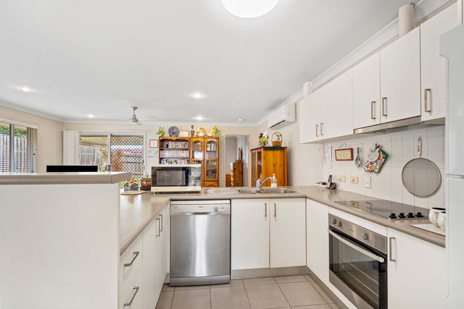 14 WESTMINSTER CR, RACEVIEW QLD 4305, 0 Bedrooms, 0 Bathrooms, House