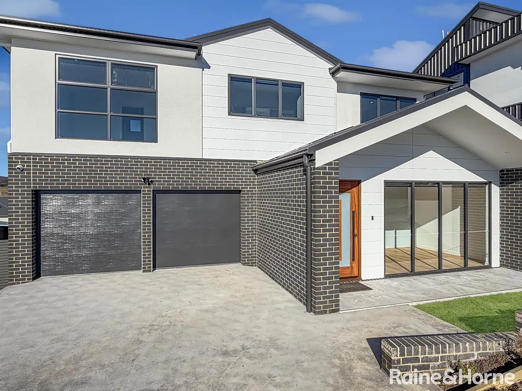 Stylish & Brand New Googong Family Home