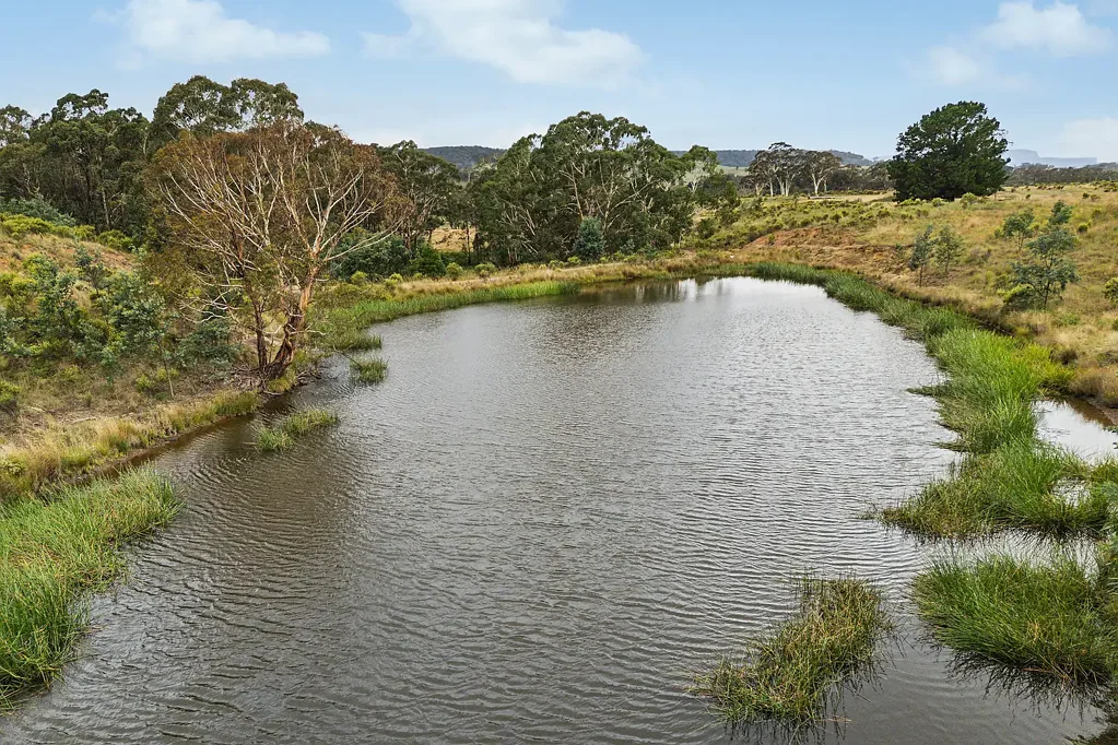 Running Stream Weekender Ready to move in – under 2 hours to Penrith