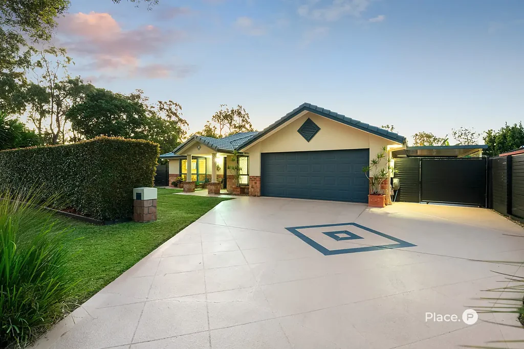 Parkinson 5 Bedroom SOLD BY OWEN CHEN TEAM