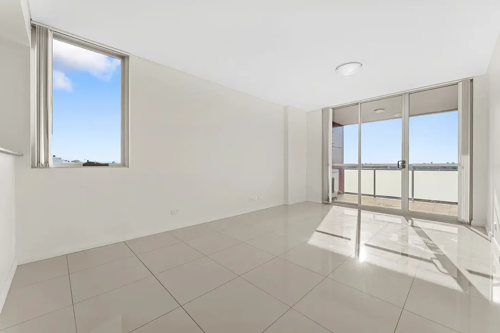Top floor parkside apartment with panoramic views