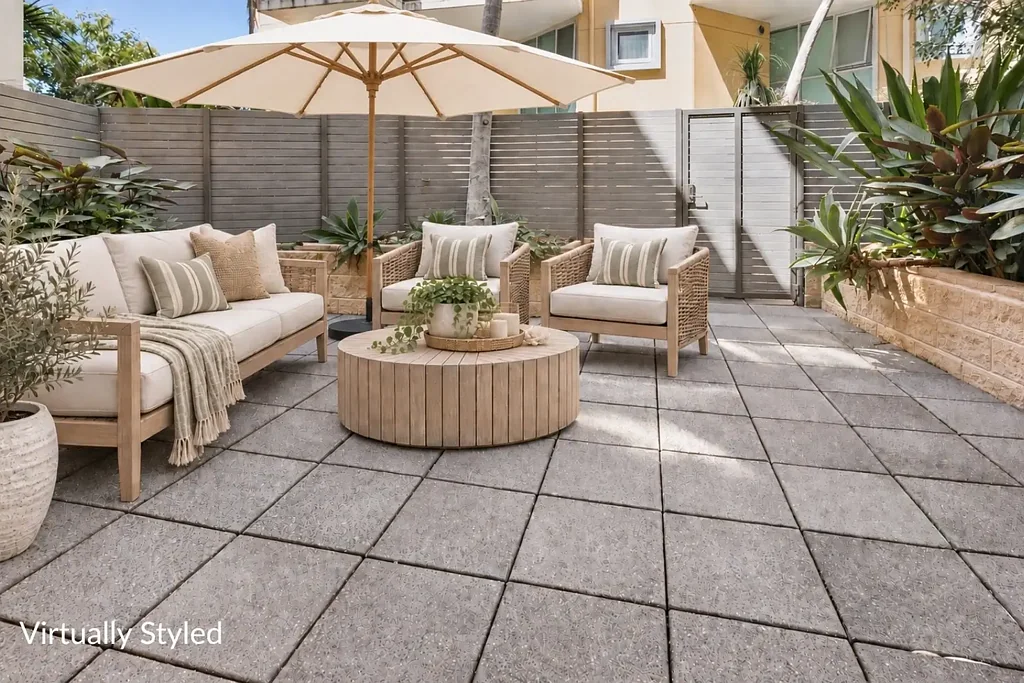 Dee Why 2कमरा Immaculate split-level courtyard apartment in a convenient Dee Why location