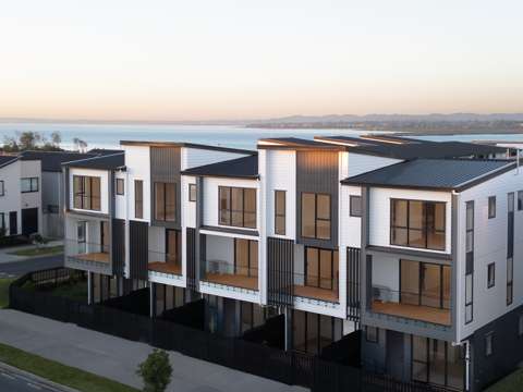 Hobsonville 3房  Coastal Charm on Scott Road - 3 & 4 Beds + Garage!