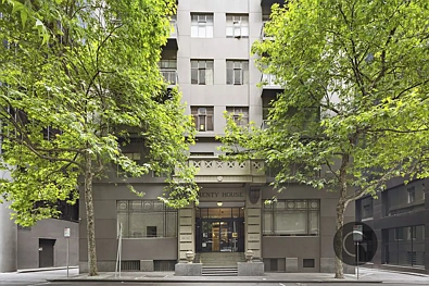 Melbourne 2房 历史遗产环境 CBD便利性 精致风格 时期立面 宏伟门厅 独家精品 自然光线 宽敞两卧 私人阳台 奢华厨房 优雅城市居所 A Statement Of Space, Style And Heritage Charm In Iconic 'Henty House'