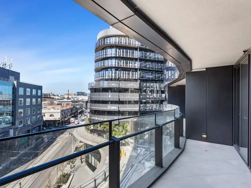 South Yarra 1房 高端六星公寓 优越南亚拉地段 时尚内饰 Gaggenau电器 宽敞露台 景观佳 丰富休闲设施 罕见奢居机遇！ Live Large in this 71sqm 1 Bedroom + Study apartment