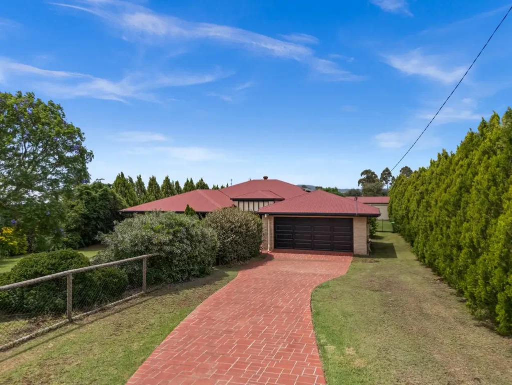 Pittsworth 5房  Beautiful Family Home - In Convenient Semi Rural Location
