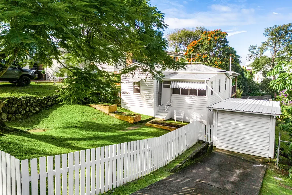 Coolangatta 2Moenga CHARMING BEACH COTTAGE WITH RESORT-STYLE OUTDOOR LIVING