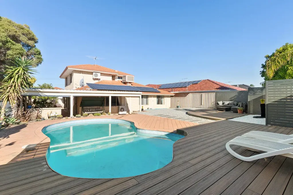 Huge Family Home With Pool