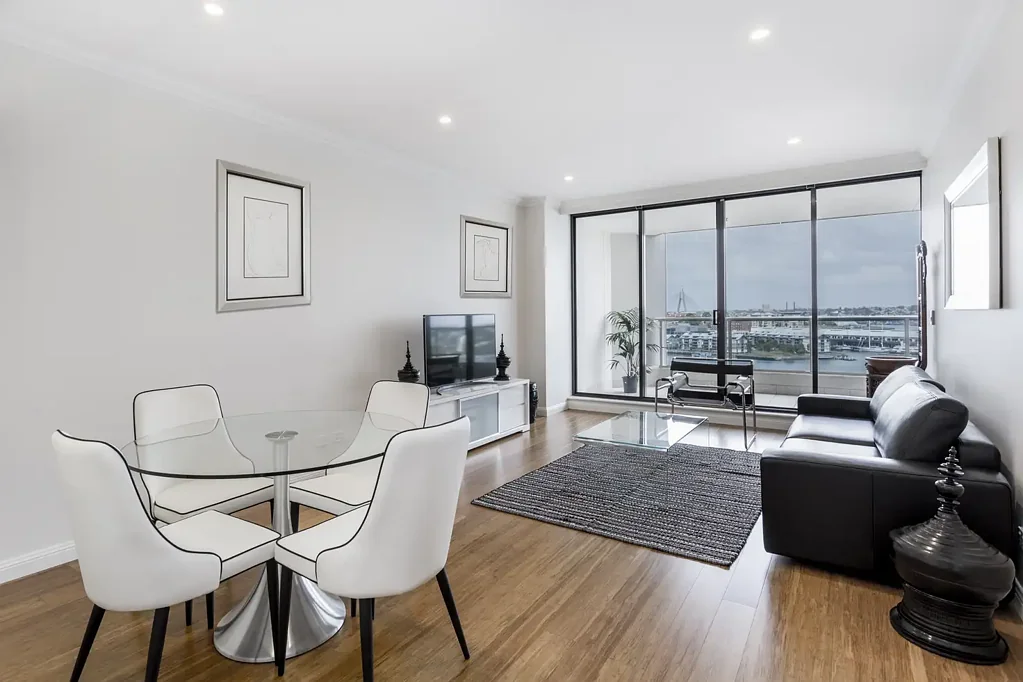 BEAUTIFUL ONE BEDROOM WITH WESTERN HARBOUR VIEWS | Furnished