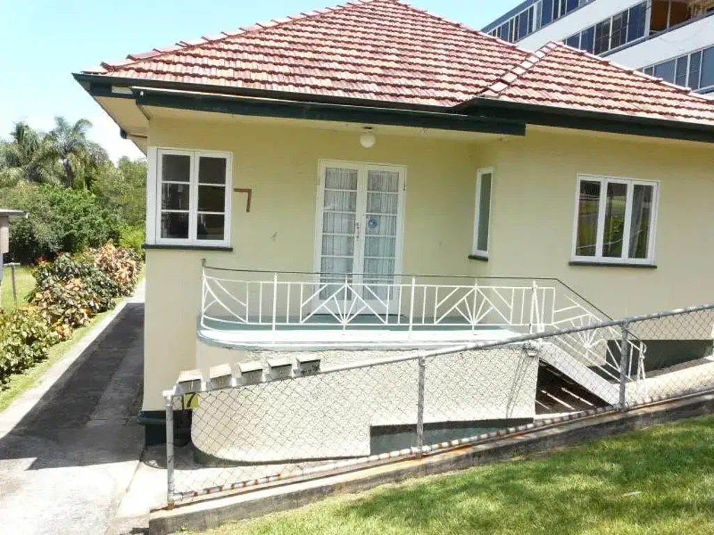 LOWSET FLAT, WALK TO MARGATE BEACHES