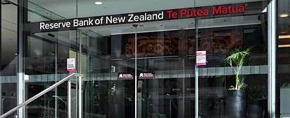 惊呆！新西兰央行一年烧掉$85万差旅费，舆论吵翻了！