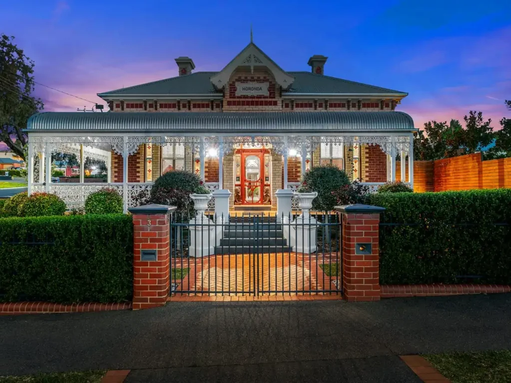 Bendigo 5બેડરૂમ 'Horonda House' – Landmark Heritage Living with Luxury Entertaining & Income Potential