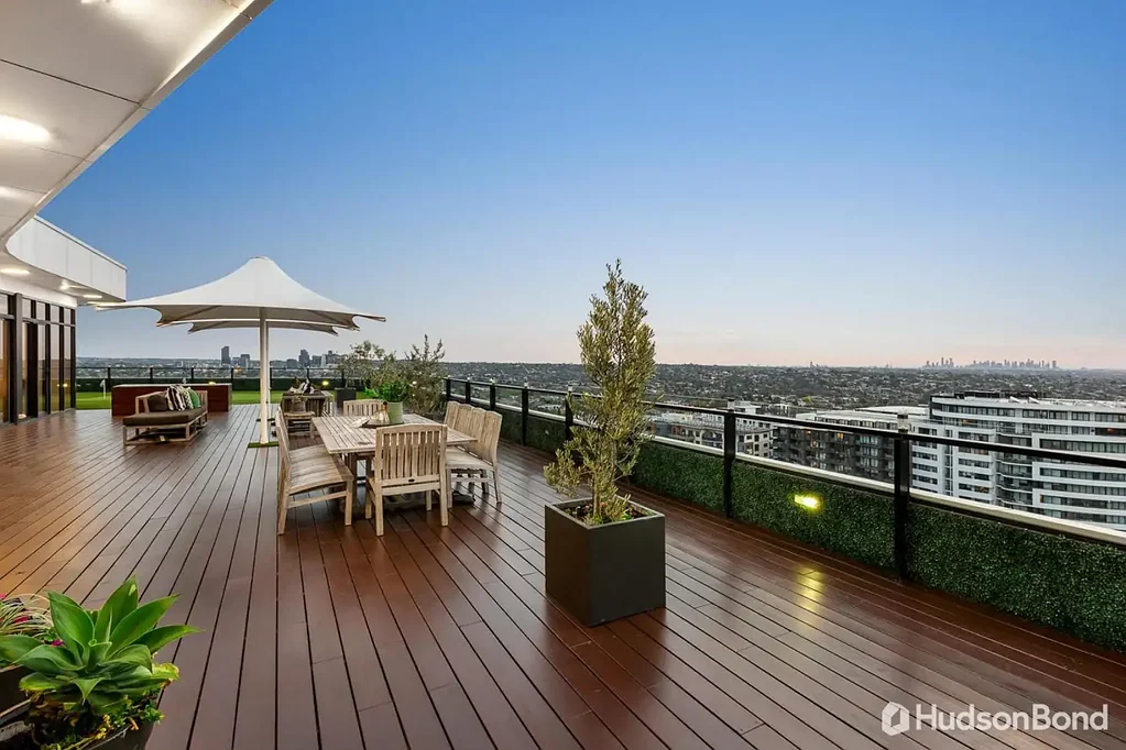 City & Bay View Penthouse with Seamless Wheelchair Access